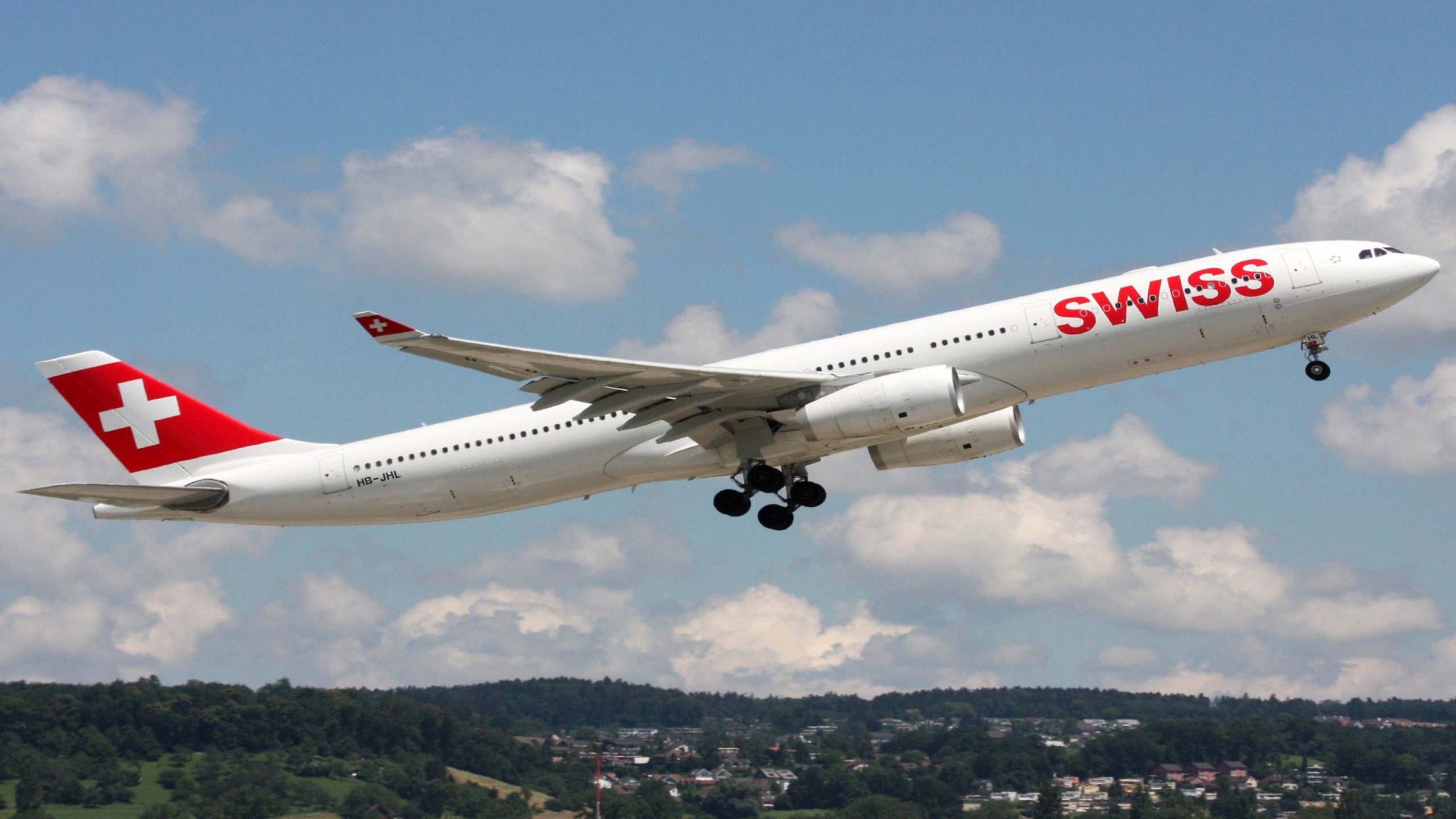 ¿Cómo contactar con Swiss Airlines por teléfono?